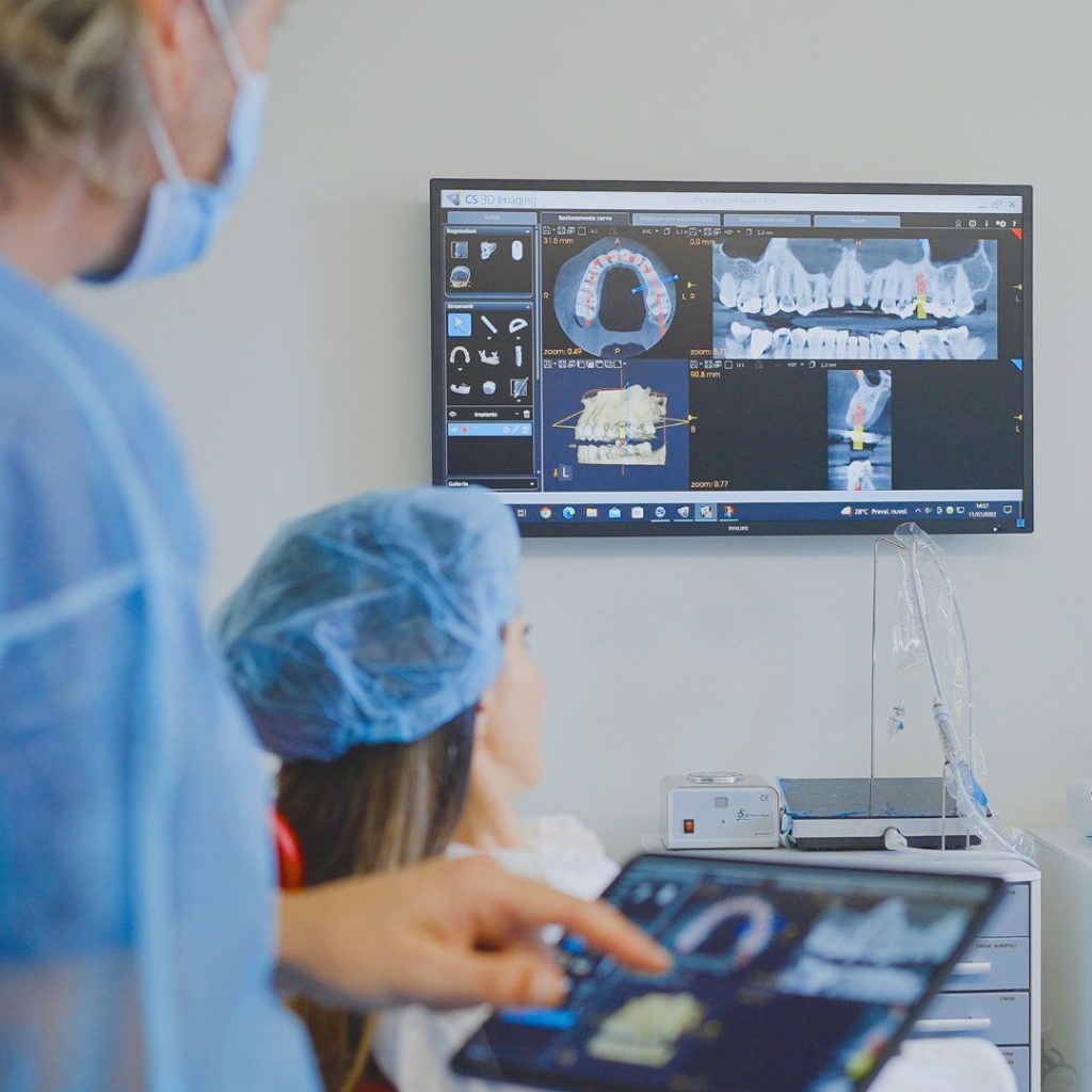 Implantologia 8 FOTO CI PRENDIAMO CURA DI TE 3 - Dentista a Montebelluna